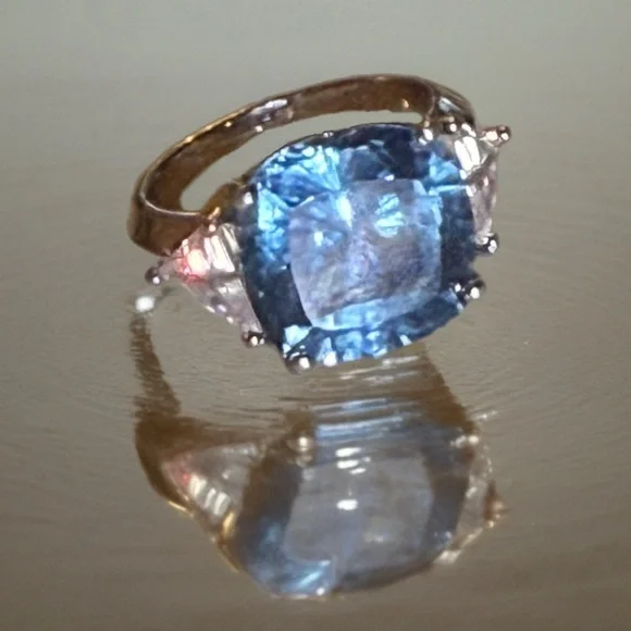 HP 🎉 Blue topaz ring size 5 - Picture 8 of 16